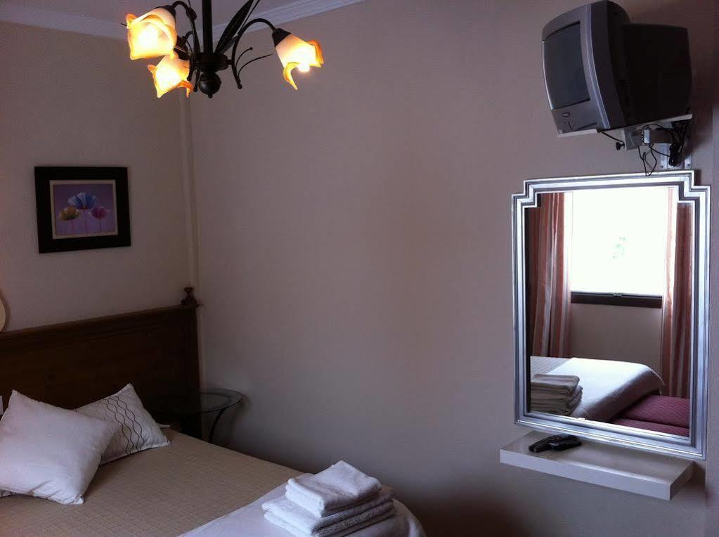 Hostal Costa De La Luz コニル・デ・ラ・フロンテラ エクステリア 写真