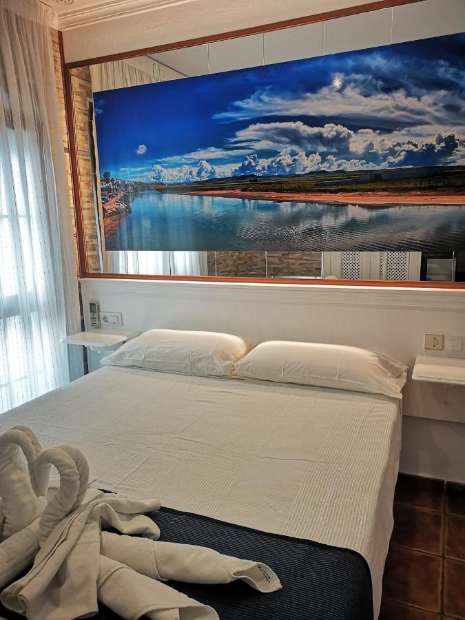 Hostal Costa De La Luz コニル・デ・ラ・フロンテラ エクステリア 写真
