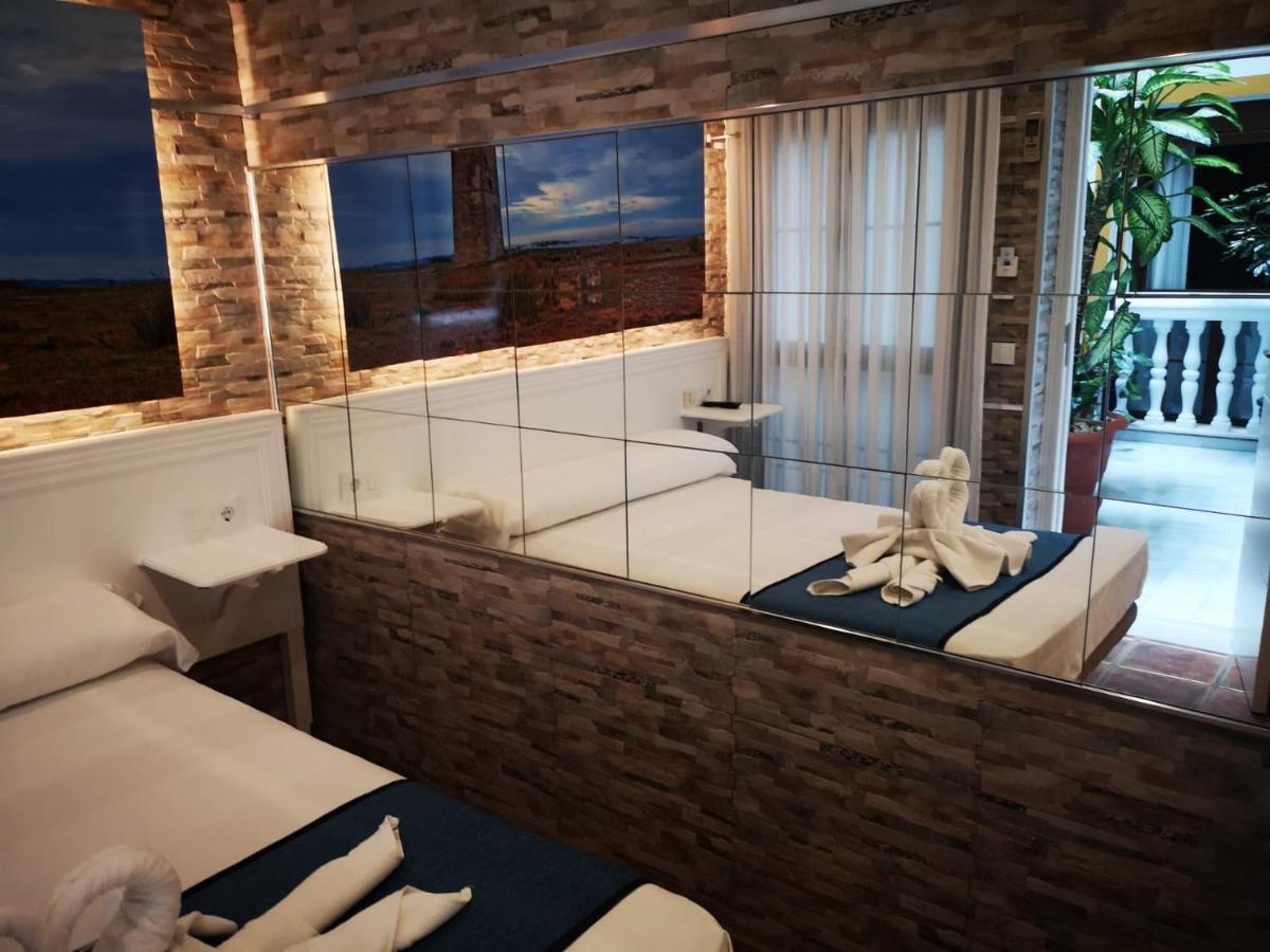 Hostal Costa De La Luz コニル・デ・ラ・フロンテラ エクステリア 写真