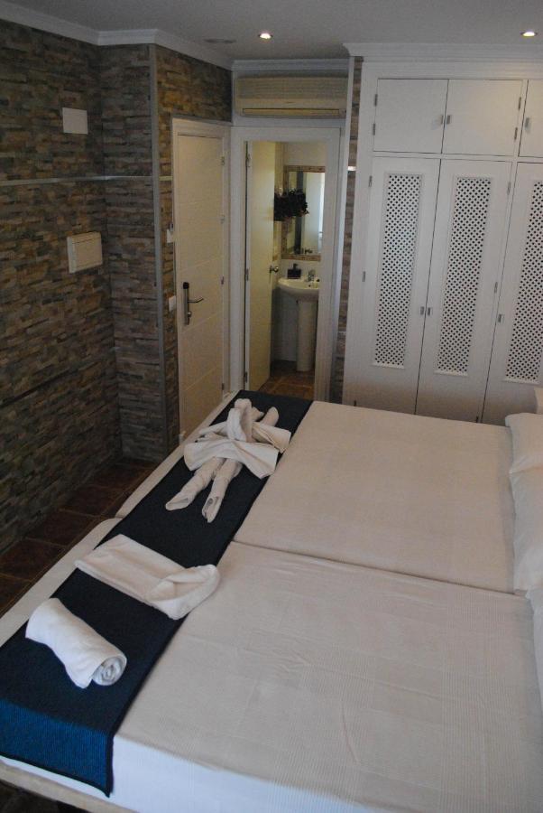 Hostal Costa De La Luz コニル・デ・ラ・フロンテラ エクステリア 写真